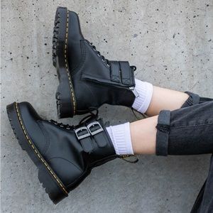 Dr. Martens 1460 8-Eye Bex Buckle Boot - Black size 8 🖤🖤🖤 combat boots